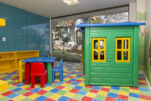 Imagem mostra foto do espaço kids do edifício Le Jardin, da Monterre Construtora.