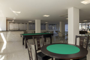 Imagem mostra foto do salão de festas do edifício Le Jardin, da Monterre Construtora.